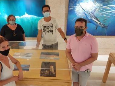Imatges del Jurat del Premi Rafel Ferrer de Fotografia, Sr. Rafael Chamarro Fiol per l'obra "En la Foscor"