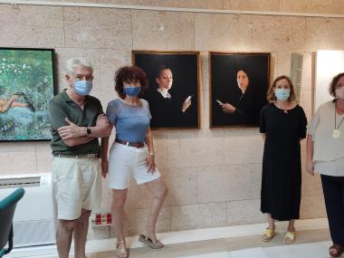 Imatges del Jurat del Premi Josep Ventosa de Pintura, Sra. Susana Gaitan Gimenez per l'obra "Eterno lenguaje Obsolescencias"